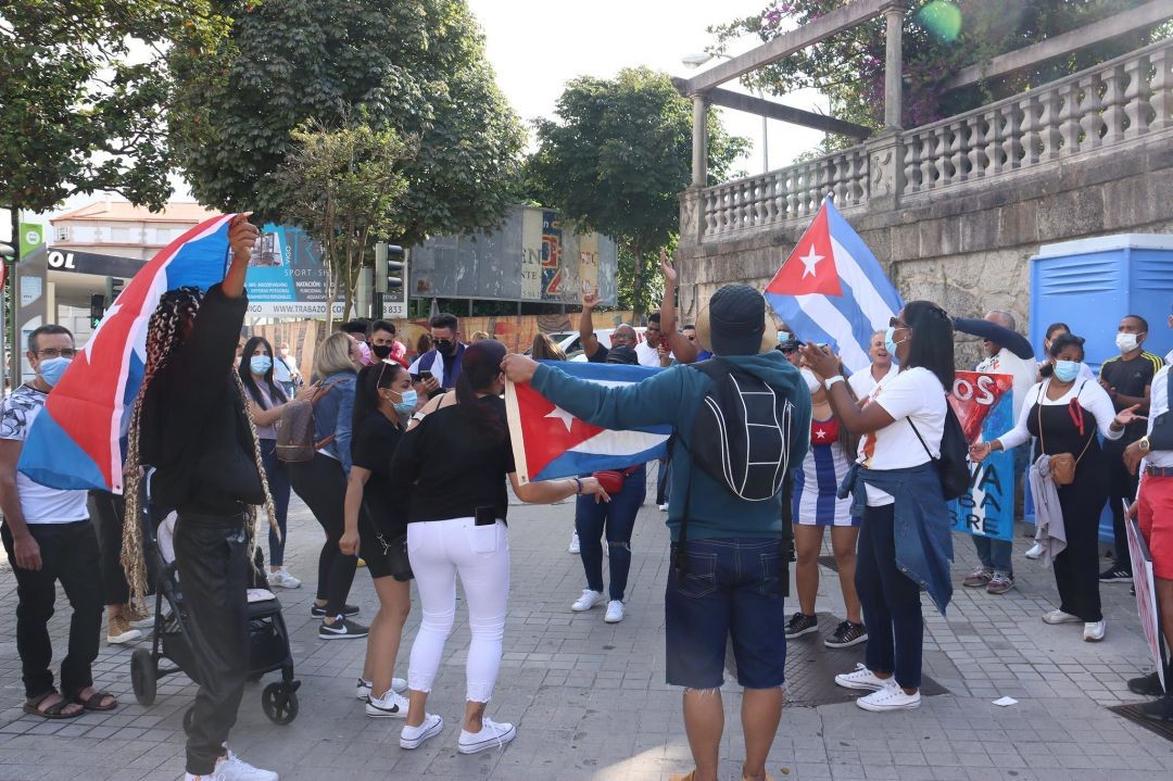 O governo cubano acusa os manifestantes de serem financiados pelos americanos (