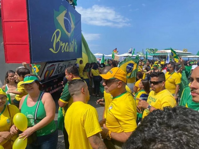 Queiroz foi tietado por apoiadores de Bolsonaro – Reprodução/TV Globo