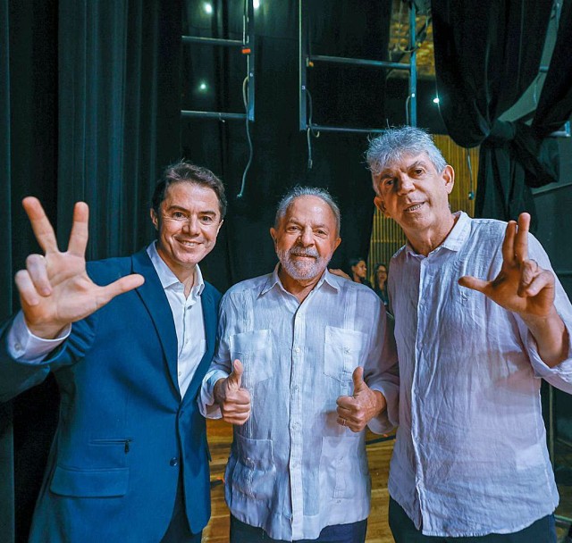 JUNTOS | Lula em Campina Grande ao lado de Ricardo Coutinho e Veneziano Vital (foto: Ricardo Stuckert / Divulgação)