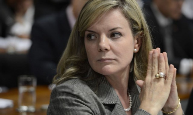 Gleisi Hoffmann dispensa e ironiza 'perdão' de Edir Macedo a Lula