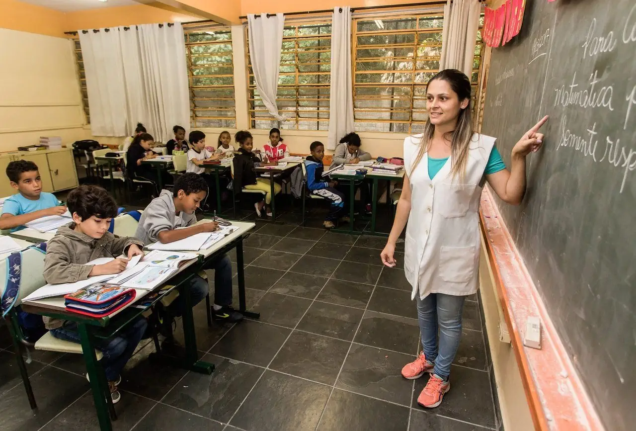 Bônus de R$208 milhões para servidores da educação de SP