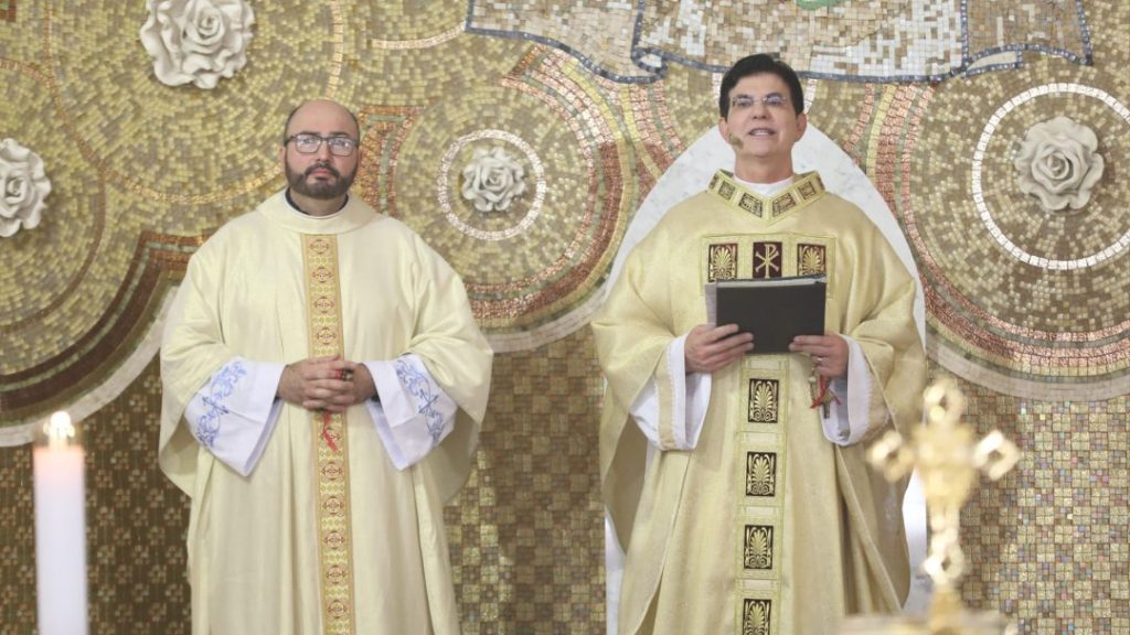 Padre Reginaldo Manzotti inicia Novena de Natal en TV nacional