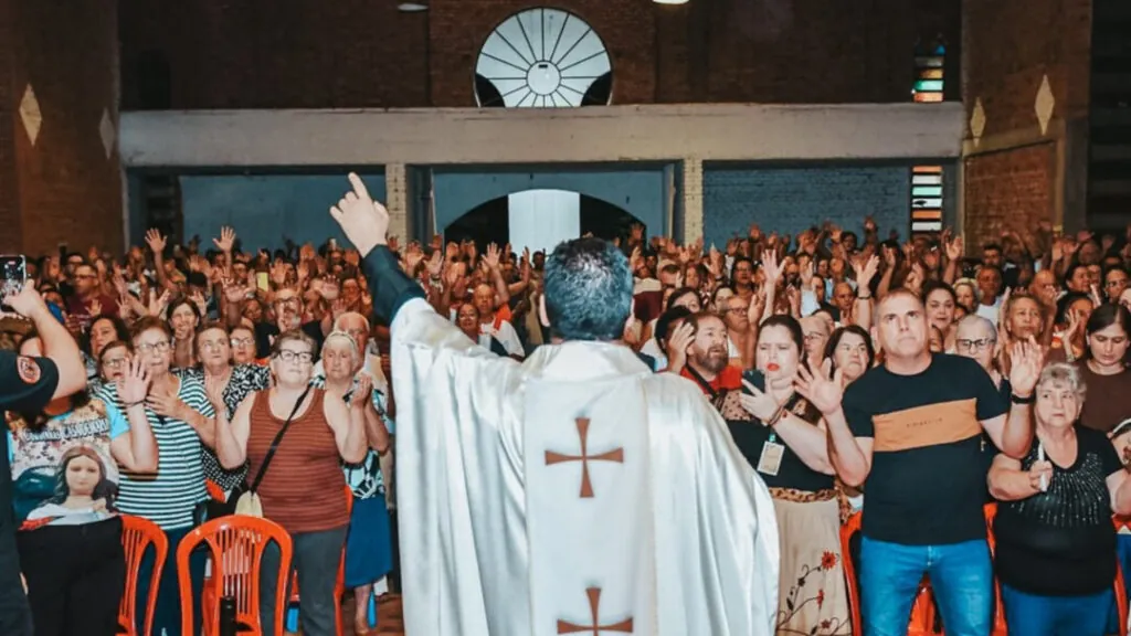 Primeira missa na capela São Pedro