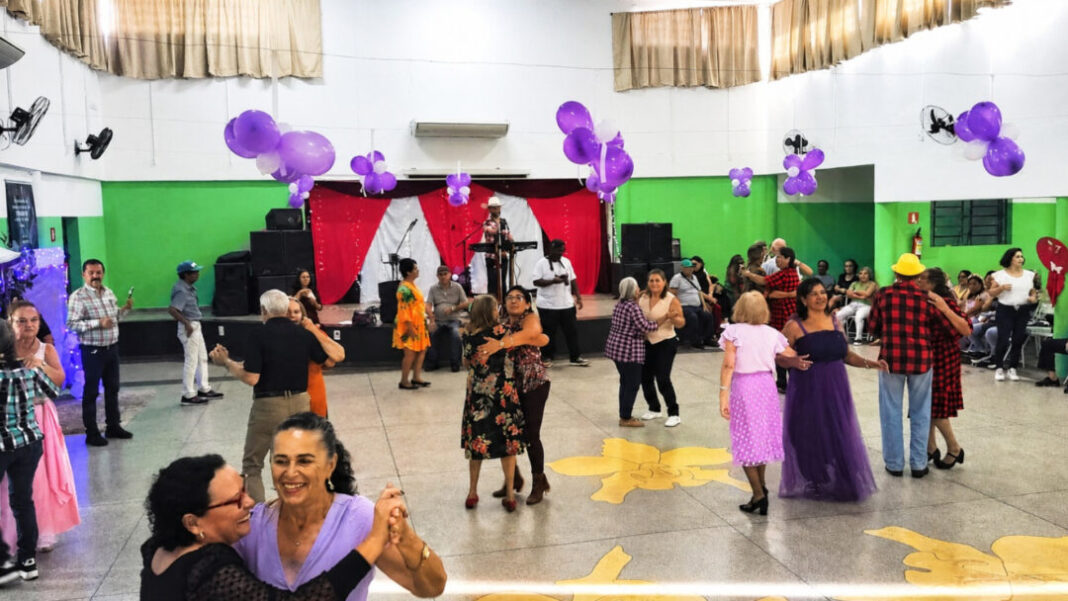 BAILÃO NO CCTI MARCA MÊS DA DEFESA DA MELHOR IDADE EM SUMARÉ SITE - FOTOS (2)