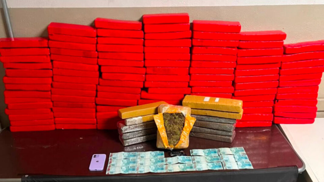 BAEP APREENDE MAIS DE 100 QUILOS DE MACONHA NO TUPI SITE - FOTOS (4)