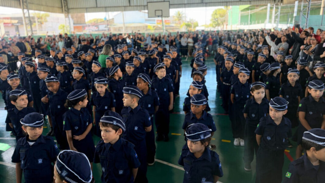 EM ELIANA MINCHIM VAUGHAN ESCOLA CÍVICO-MILITAR SUMARÉ SITE - FOTOS (2)