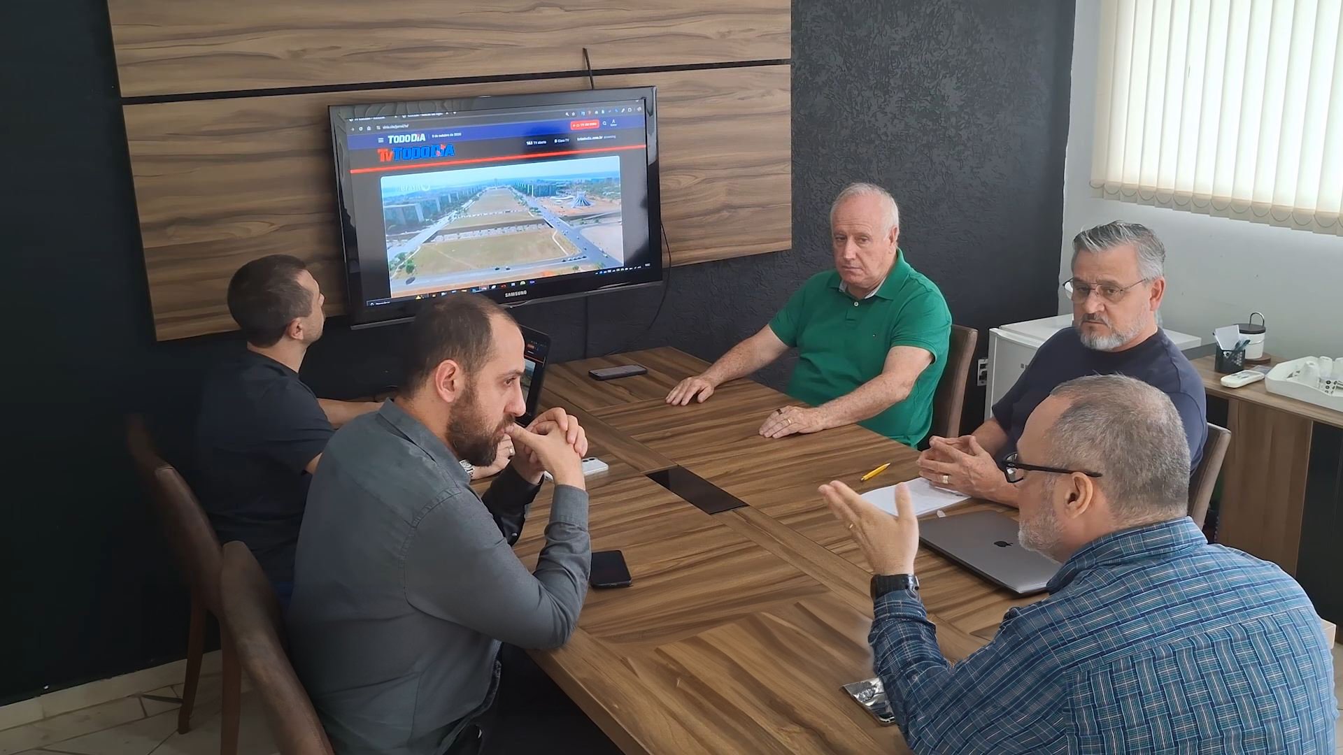 Direção e equipe da Rede TODODIA em reunião